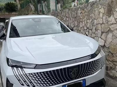 Usata Peugeot e-3008 Allure 103 kW (141 CV) 2024 Bianco SUV