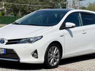 usata Toyota Auris Hybrid -