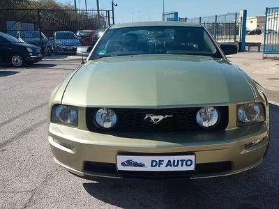 Usata Ford Mustang 350 CV (257 kW) 2005 Verde Berlina