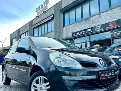 Usata Renault Clio II Dynamique 75 CV (55 kW) 2006 Nero Berlina
