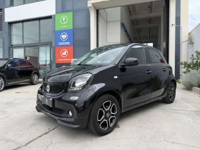 Usata Smart ForFour Superpassion 90 CV (66 kW) 2019 Nero Utilitaria