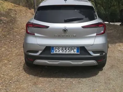 Usata Renault Captur Techno 101 CV (74 kW) 2024 Argento SUV