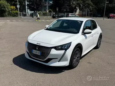 Usata Peugeot 208 56 kW (77 CV) 2021 Bianco Utilitaria