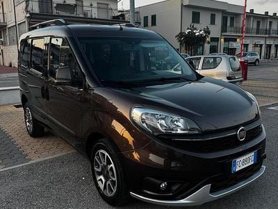 Usata Fiat Doblò Trekking 120 CV (88 kW) 2016 Marrone Monovolume
