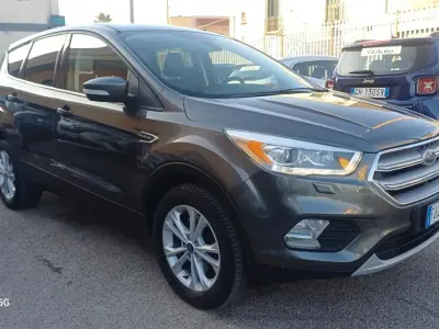 Usata Ford Kuga Titanium 120 CV (88 kW) 2017 Grigio SUV