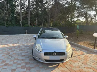 Usata Fiat Grande Punto Dynamic 90 CV (66 kW) 2007 Grigio Utilitaria
