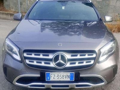 Usata Mercedes GLA180 122 CV (89 kW) 2017 Grigio SUV