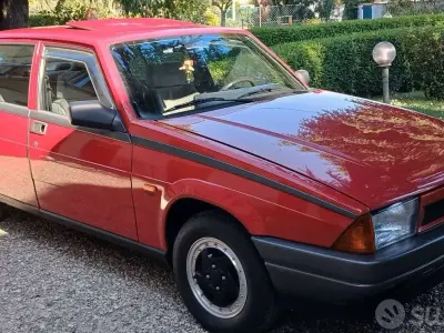 Usata Alfa Romeo 75 105 CV (77 kW) 1990 Rosso Berlina