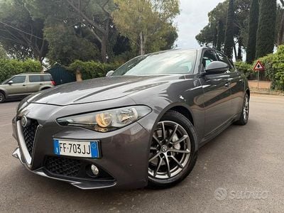 Usata Alfa Romeo Giulia Super 150 CV (110 kW) 2016 Grigio Berlina