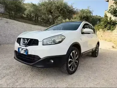 Usata Nissan Qashqai Tekna 110 CV (80 kW) 2013 Bianco SUV