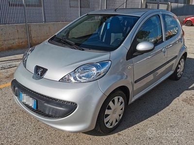 Usata Peugeot 107 68 CV (50 kW) 2007 Grigio Utilitaria