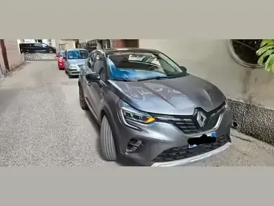 Usata Renault Captur 101 CV (74 kW) 2023 Grigio SUV