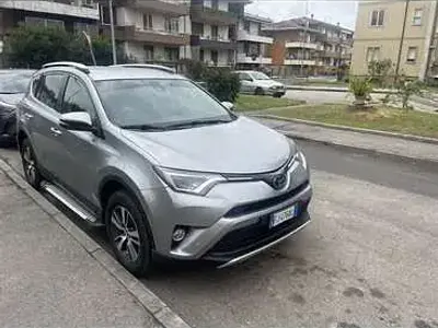 Usata Toyota RAV4 Active 143 CV (105 kW) 2017 Grigio SUV