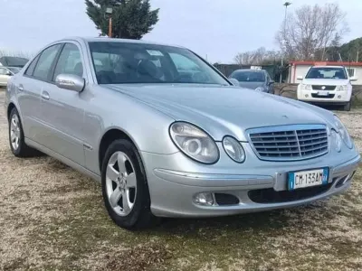 Usata Mercedes E270 Avantgarde 177 CV (130 kW) 2002 Grigio Berlina