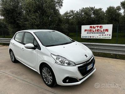 Usata Peugeot 208 82 CV (60 kW) 2016 Bianco Utilitaria