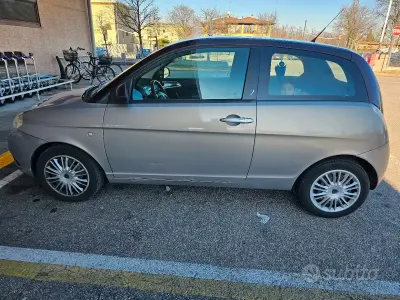 Usata Lancia Ypsilon 80 CV (58 kW) 2011 Grigio Utilitaria