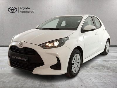 Usata Toyota Yaris Hybrid Active 92 CV (67 kW) 2025 Bianco Berlina