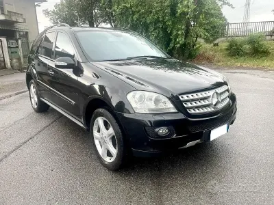Usata Mercedes ML320 224 CV (164 kW) 2008 Nero SUV