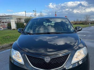 Usata Lancia Ypsilon Silver 69 CV (50 kW) 2016 Nero Utilitaria