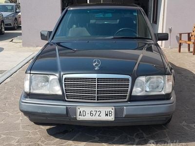 Usata Mercedes E200 Avantgarde 136 CV (100 kW) 1995 Marrone Berlina
