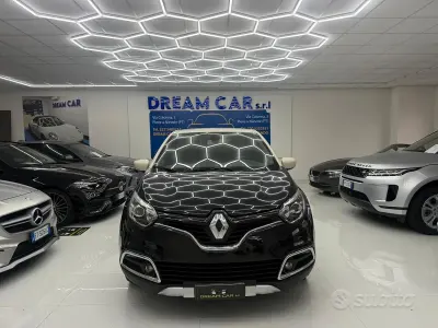 Usado Renault Captur Iconic 90 CV (66 kW) 2016 Negro SUV