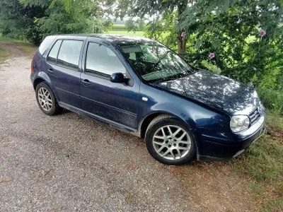Usata VW Golf IV Comfortline 105 CV (77 kW) 2002 Bluazzurro Utilitaria