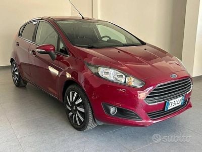 Begagnad Ford Fiesta Business Edition 75 HK (55 kW) 2013 Lila Halvkombi