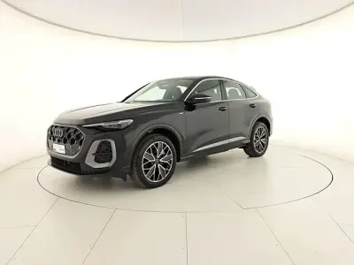 Nuova Audi Q5 Sportback S-Line 204 CV (150 kW) 2025 Verde distretto metallizzato SUV
