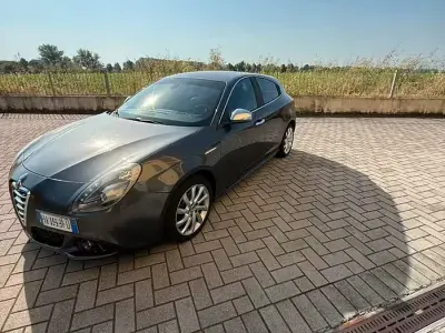Usata Alfa Romeo Giulietta Distinctive 170 CV (125 kW) 2013 Grigio Utilitaria