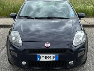 Usata Fiat Punto Lounge 77 CV (56 kW) 2015 Blu/azzurro Utilitaria