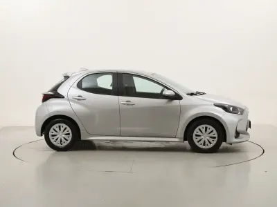 Usata Toyota Yaris Hybrid Business Edition 116 CV (85 kW) 2022 Argentoargento Utilitaria