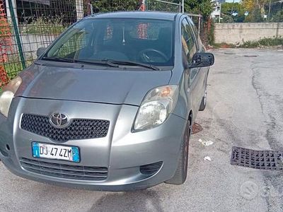 Begagnad Toyota Yaris 90 HK (66 kW) 2008 Grå Halvkombi