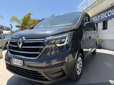Begagnad Renault Trafic 110 HK (80 kW) 2023 Svart Minibuss