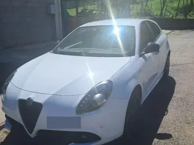 Usata Alfa Romeo Giulietta Tech Edition 120 CV (88 kW) 2019 Bianco Utilitaria