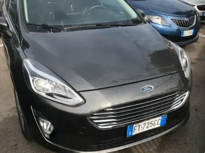 Usata Ford Fiesta 86 CV (63 kW) 2018 Grigio Utilitaria