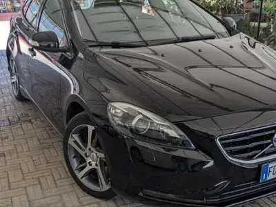 Usata Volvo V40 Momentum 120 CV (88 kW) 2016 Berlina