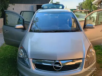 Usata Opel Zafira 94 CV (69 kW) 2008 Grigio Monovolume