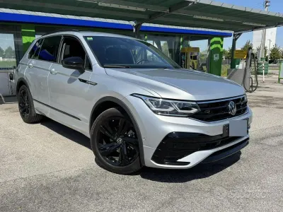 Usata VW Tiguan R-line 150 CV (110 kW) 2024 Grigio SUV
