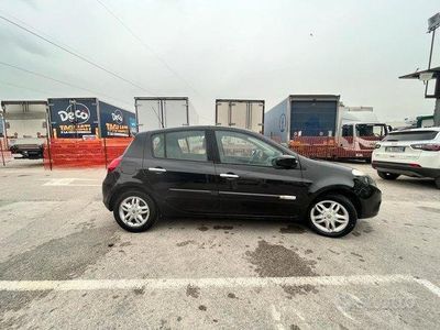 Usata Renault Clio II 75 CV (55 kW) 2010 Nero