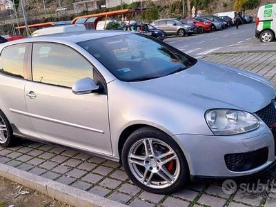 Usata VW Golf IV 140 CV (102 kW) 2005 Grigio Berlina