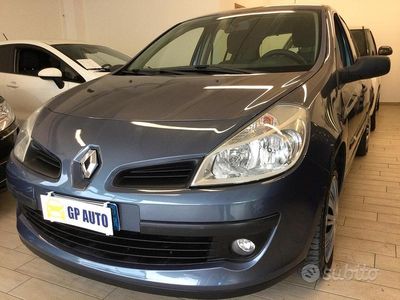Usata Renault Clio II 75 CV (55 kW) 2008 Grigio Berlina