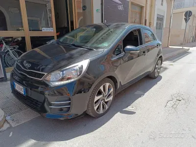 Usata Kia Rio 90 CV (66 kW) 2016 Nero Utilitaria