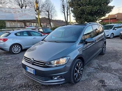 Usata VW Touran Highline 115 CV (84 kW) 2017 Grigio Monovolume