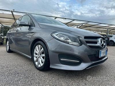Usata Mercedes B180 Premium 109 CV (80 kW) 2015 Grigio Monovolume