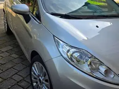 Usata Ford Fiesta Titanium 82 CV (60 kW) 2008 Grigio Utilitaria