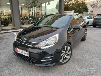 Begagnad Kia Rio 75 HK (55 kW) 2015 Svart Sedan