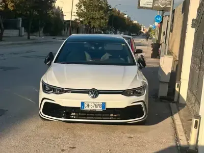 Usata VW Golf VIII R-line 150 CV (110 kW) 2021 Berlina