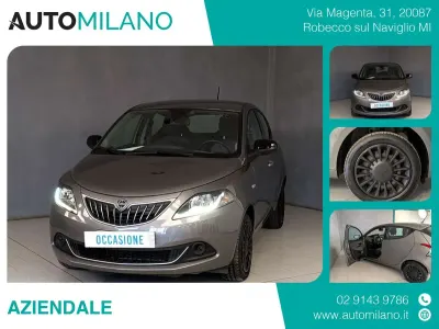 Usado Lancia Ypsilon Silver 70 HP (51 kW) 2023 Cinzento Citadino