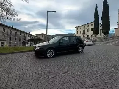 Usata VW Golf IV 101 CV (74 kW) 2005 Nero Berlina