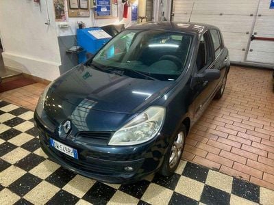 Blu Usata 2009 Renault Clio II Dynamique Berlina | 3390 € (Buon prezzo)